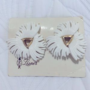 LISNER white feather clip on
